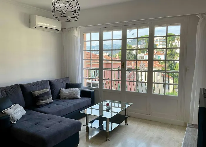 Lympia - One Bedroom Apartment Near The Port